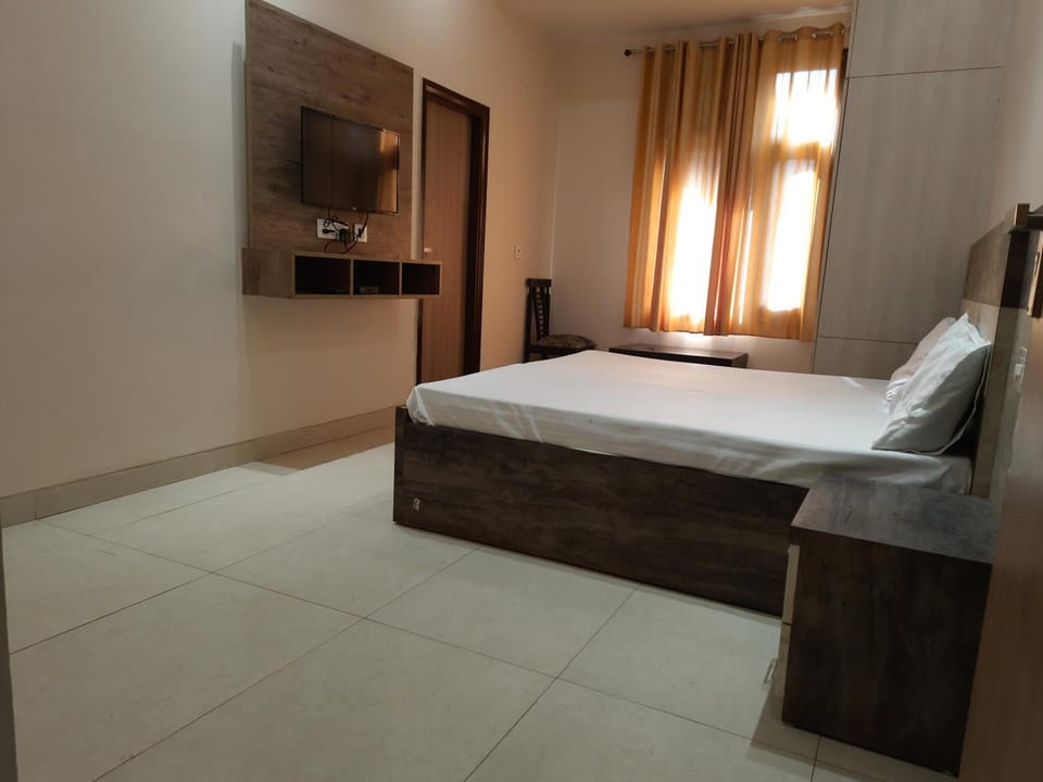 TV and multimedia, Photo of the whole room, Bedroom