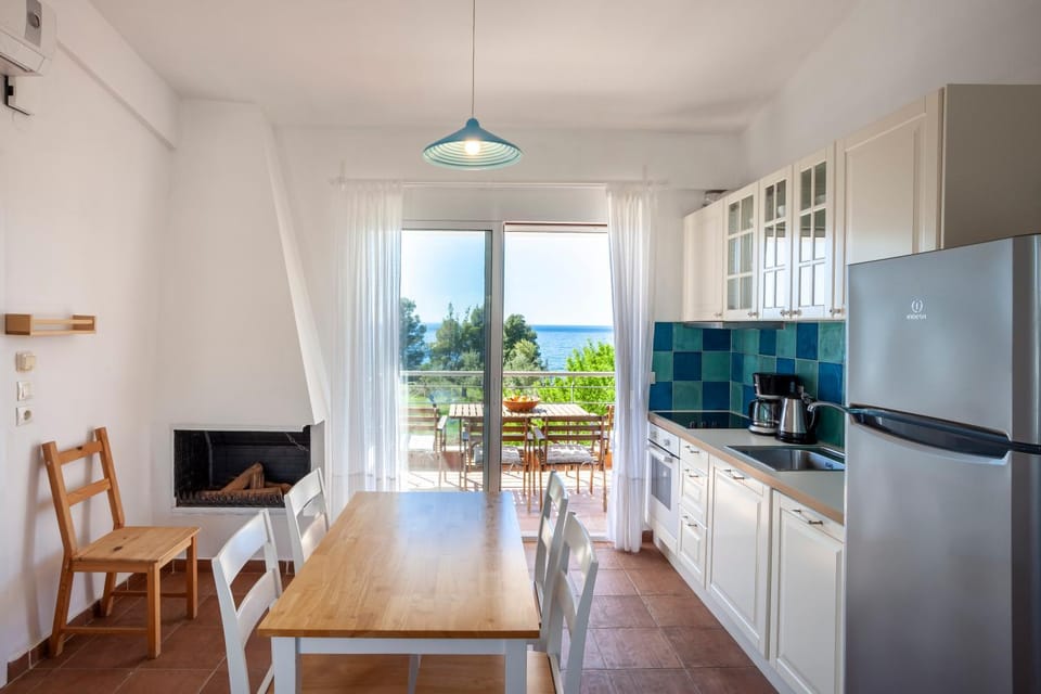 Coffee/tea facilities, Balcony/Terrace, Living room, Seating area, Dining area, Sea view