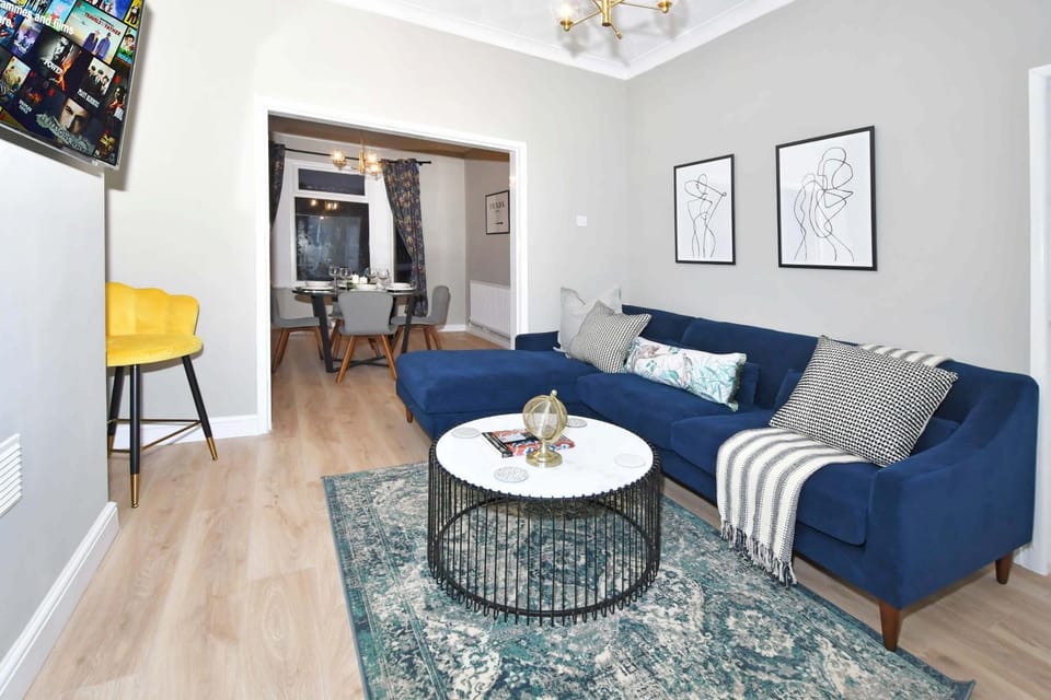 TV and multimedia, Living room, Seating area