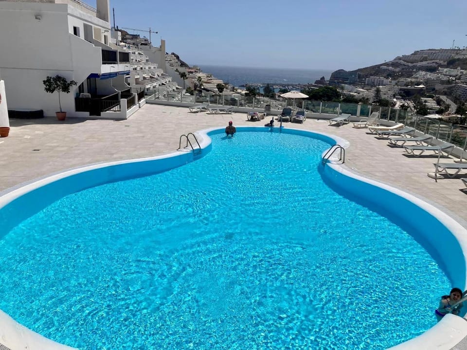 Balcony/Terrace, Swimming pool, sunbed