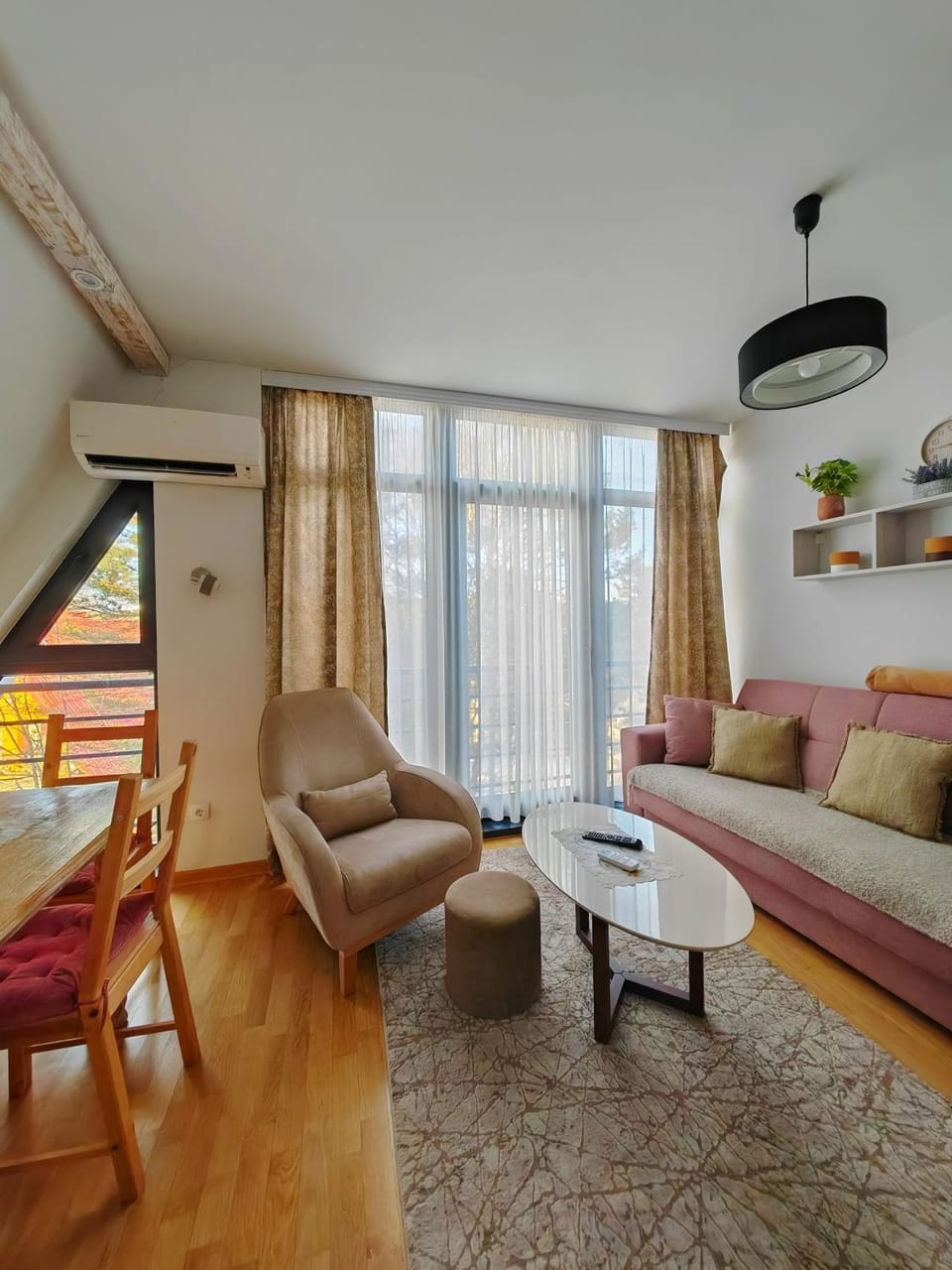 Living room, Photo of the whole room, Seating area