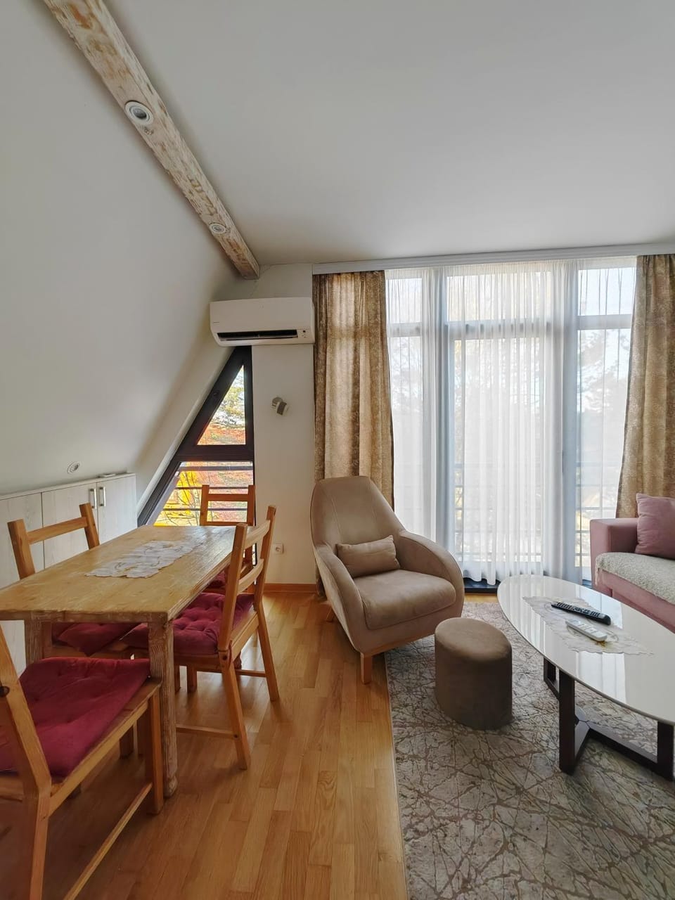 Photo of the whole room, Seating area, Dining area