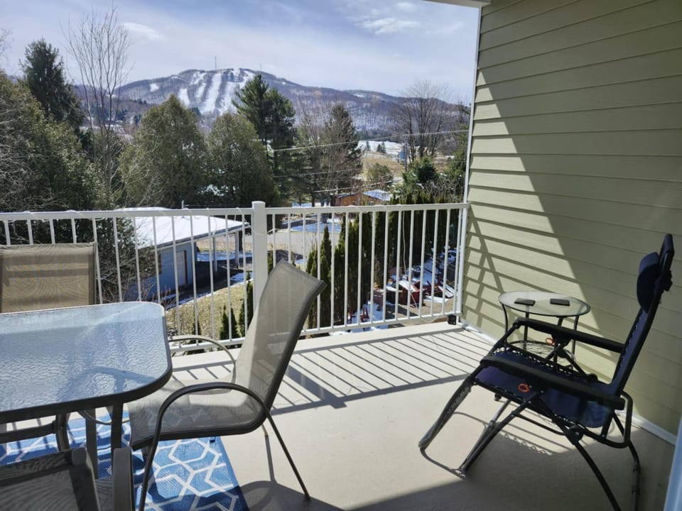 Patio, Mountain view