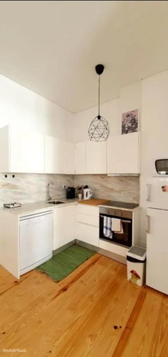 Kitchen or kitchenette, dishwasher, oven, stove