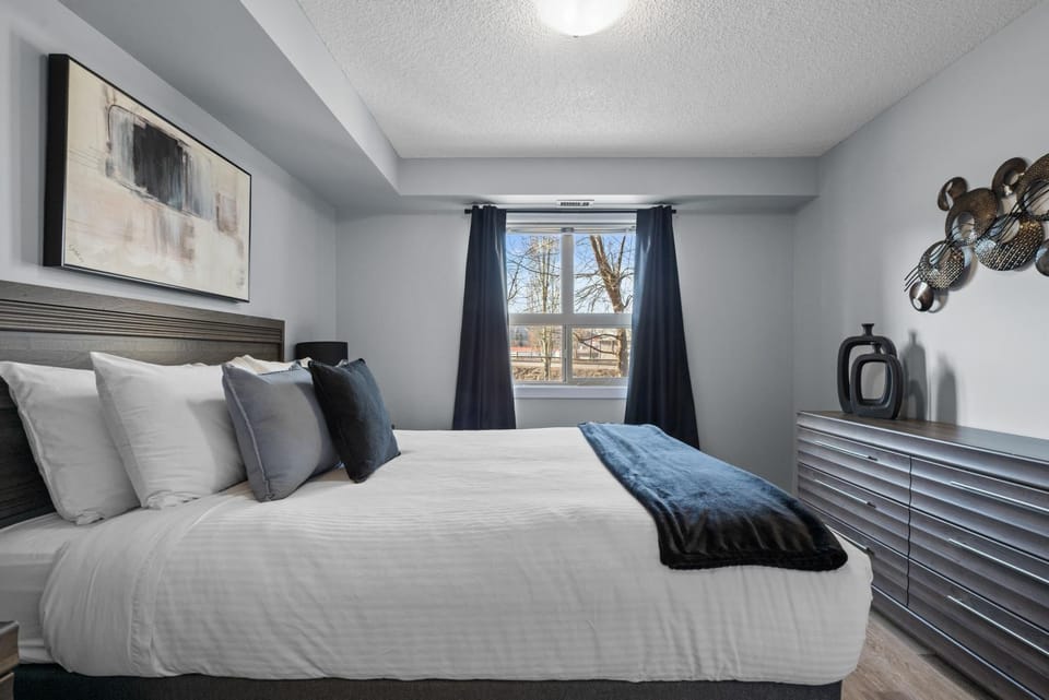 The Altitude Landing, Pool, Hot Tub, Pets Apartment in Invermere