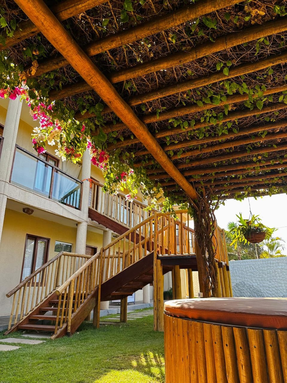 Property building, Spring, Day, Garden, View (from property/room), Balcony/Terrace, Decorative detail, Garden view