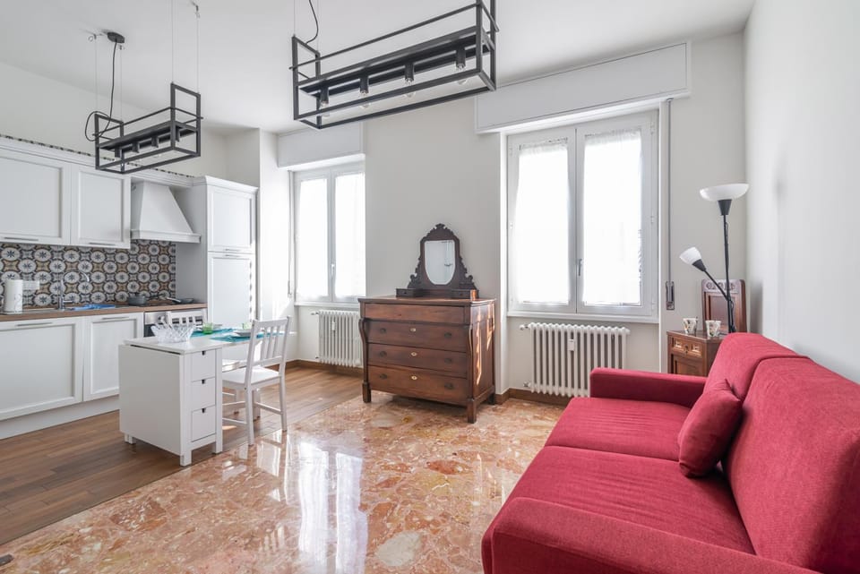 Kitchen or kitchenette, Living room, Seating area, Dining area, stove