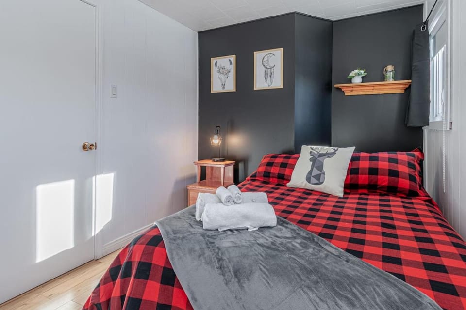 3CH - Fireplace Spa Sauna WiFi Ping-pong Chalet in Baie-Saint-Paul
