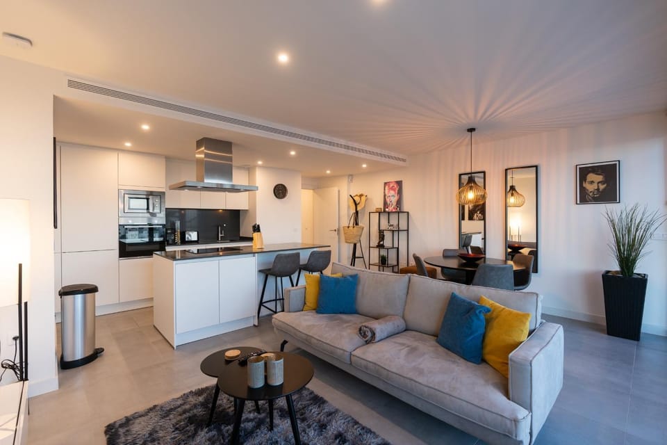 Oasis 325 New Luxury Penthouse with amazing sea view and private jacuzzi Apartment in Costa del Sol