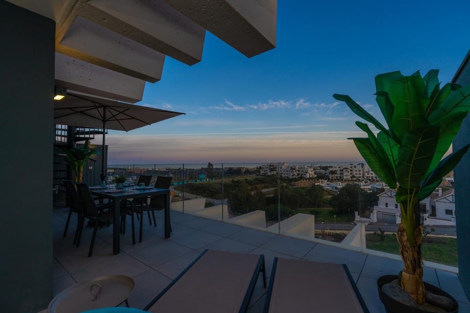 Oasis 325 New Luxury Penthouse with amazing sea view and private jacuzzi Apartment in Costa del Sol