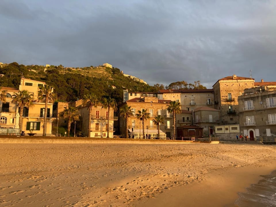 Neighbourhood, Beach