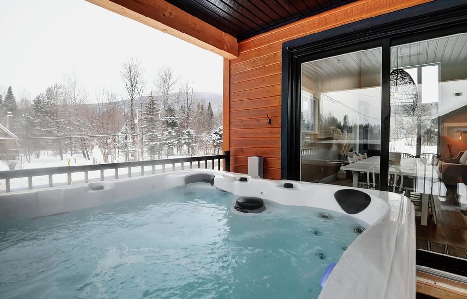 01 Chemin des Cascades Chalet in Quebec
