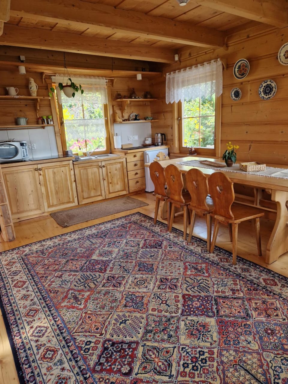 Kitchen or kitchenette, Kitchen or kitchenette, Dining area, stove