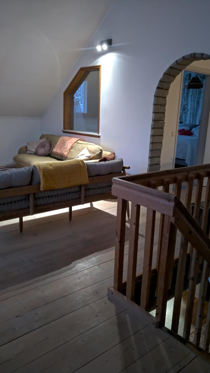 Beautiful Expansive House with Sea views, large private bedrooms available in shared house Apartment in Finland