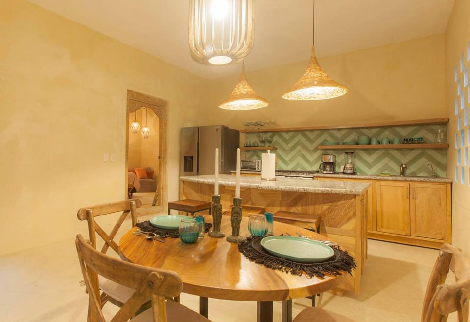 Dining area, kitchen