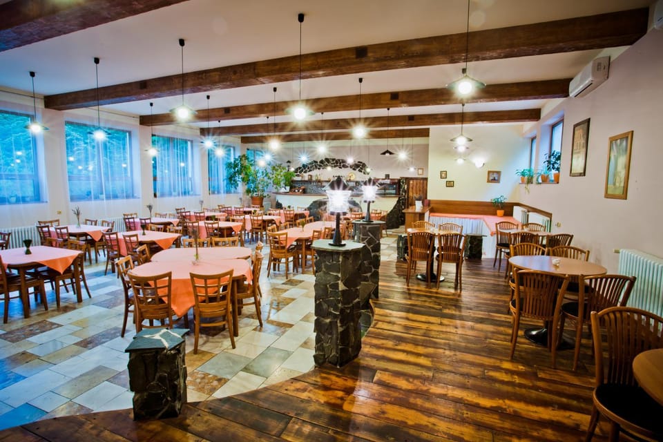 Restaurant/places to eat, Breakfast, Lunch, Dinner