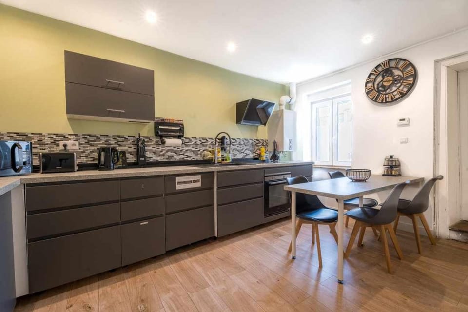 Kitchen or kitchenette, Dining area, Communal kitchen