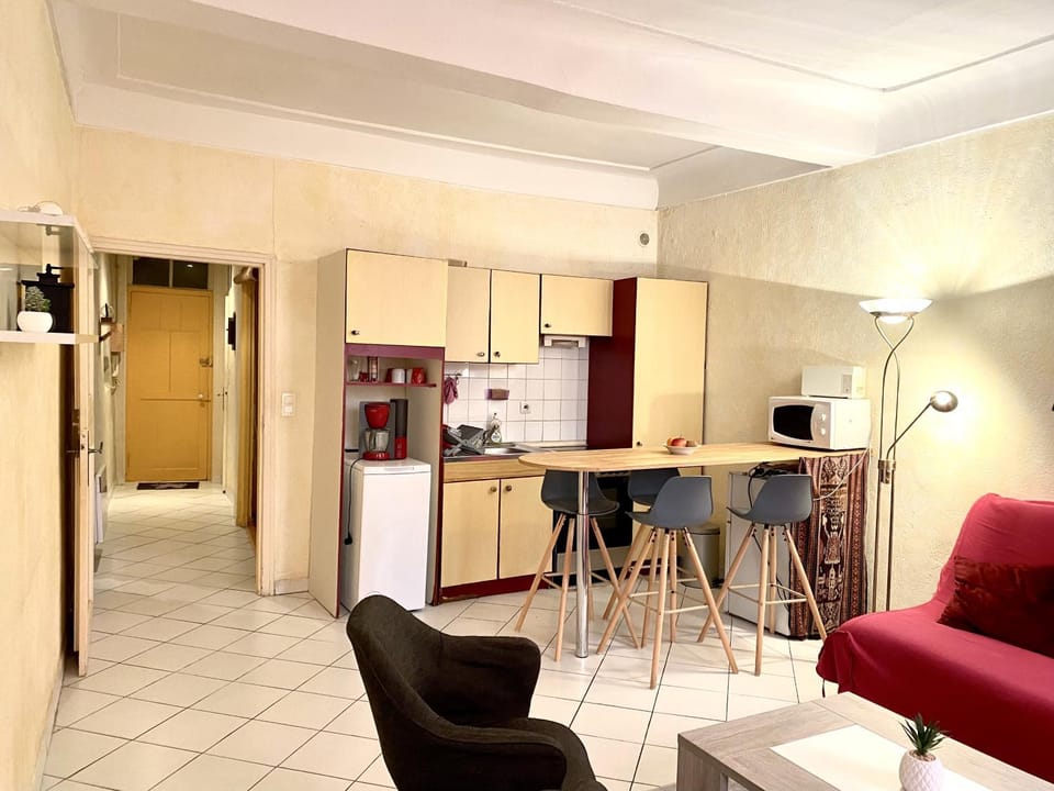 Lounge or bar, kitchen