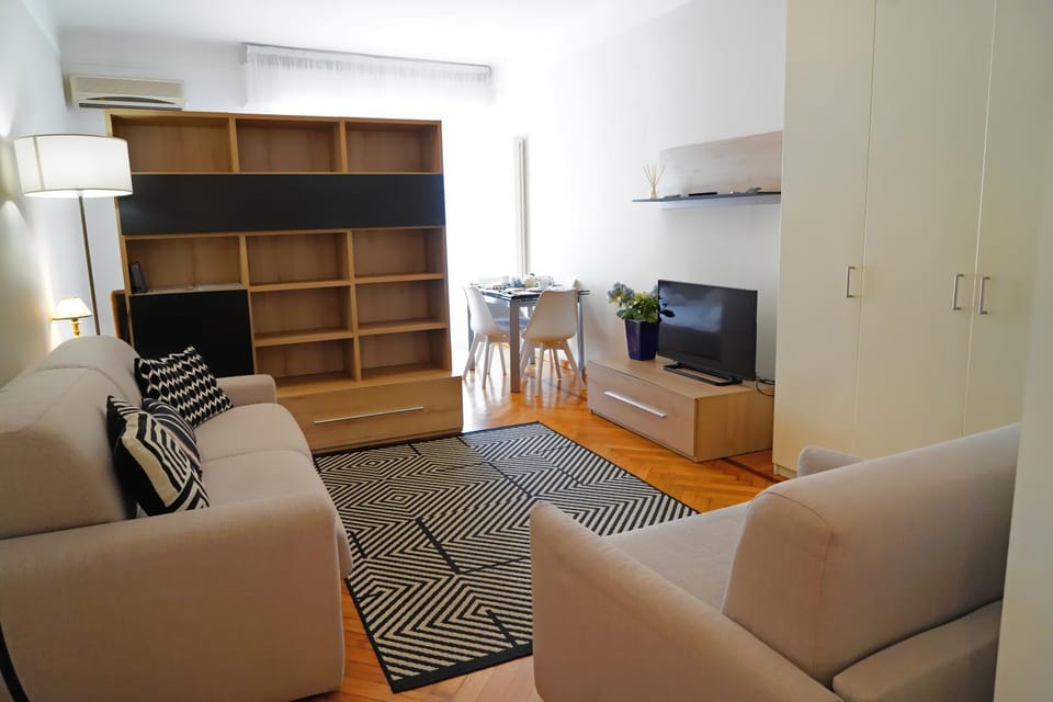 TV and multimedia, Living room, Seating area