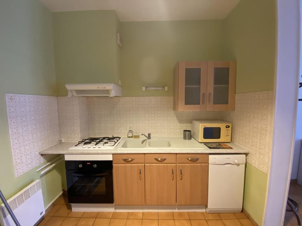 Appartement T3 Centre-ville La Roche-Posay, Balcon, Wi-Fi, Proximité Thermes et Commerces - FR-1-541-76 Apartment in Nouvelle-Aquitaine