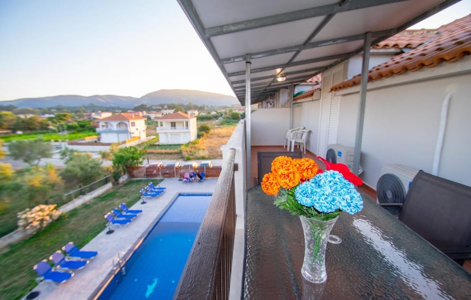 Balcony/Terrace, Pool view