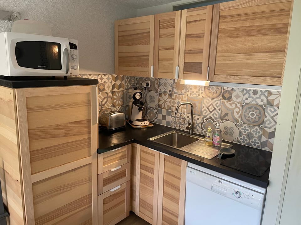 Kitchen or kitchenette, stove