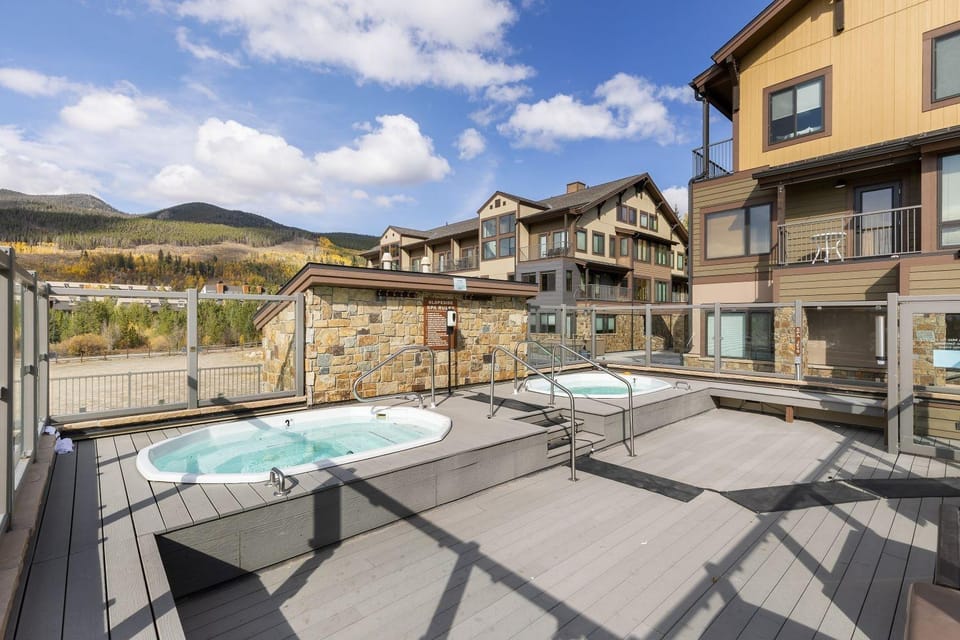 Property building, Swimming pool