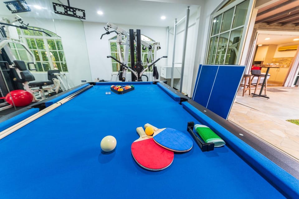 Billiard, Game Room