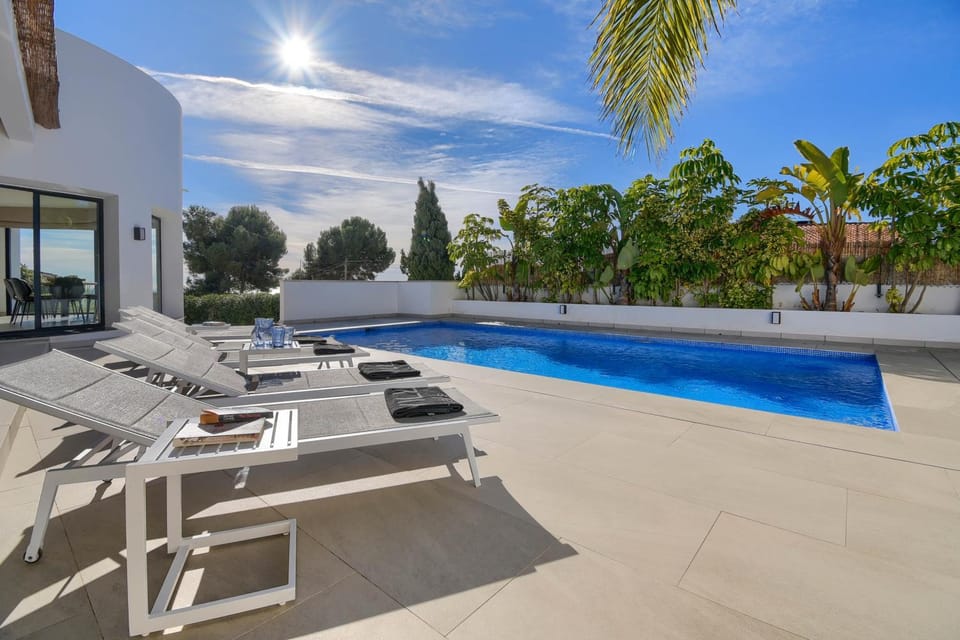 Solarium, Swimming pool