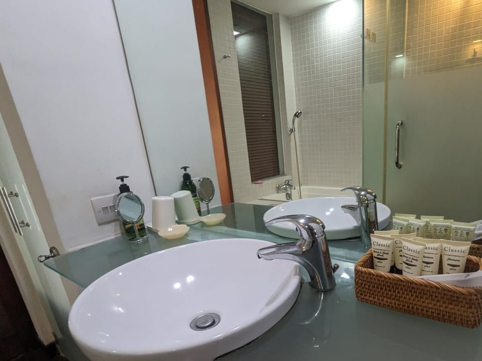 Shower, Toilet, Bathroom, Bath