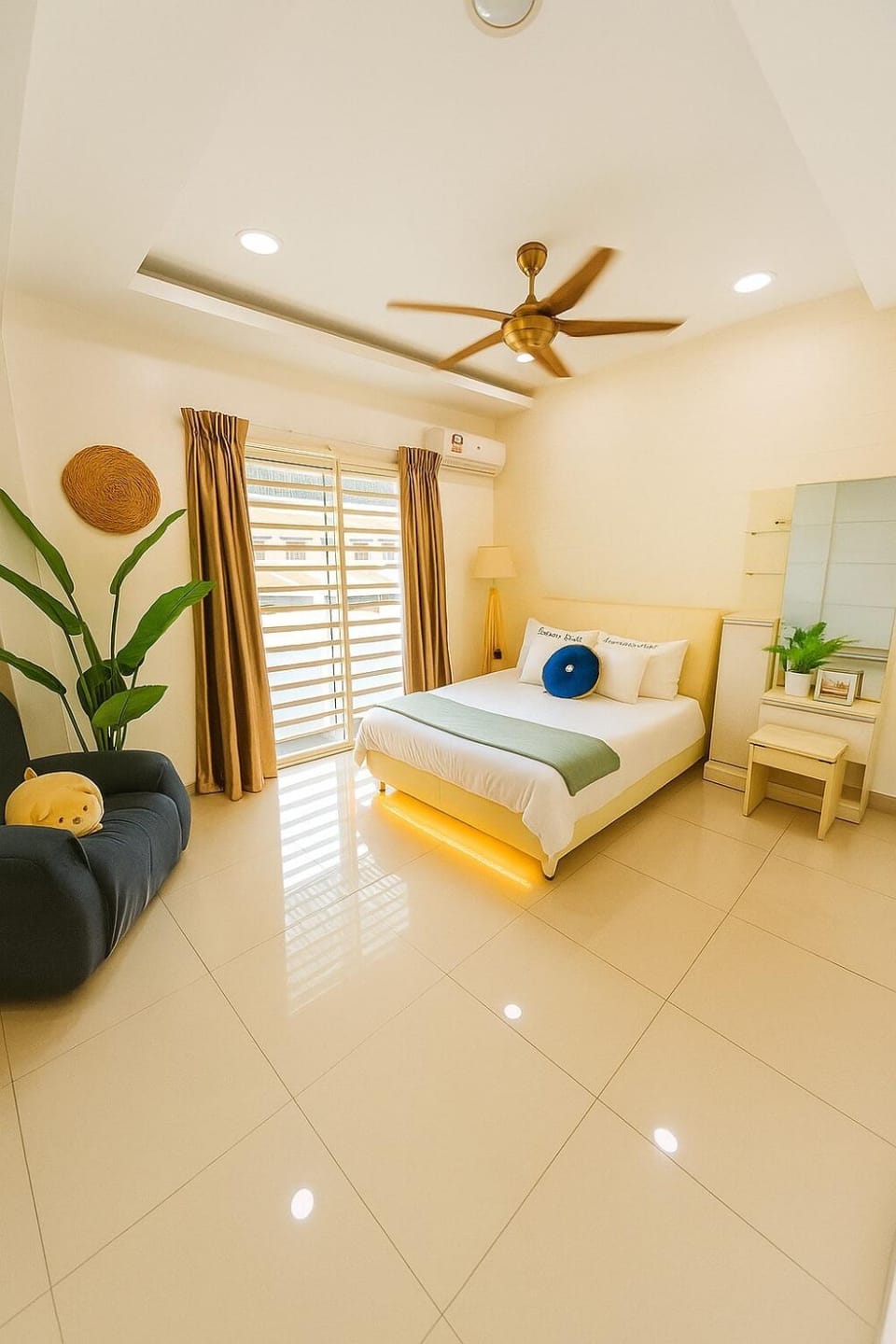 Bed, Photo of the whole room