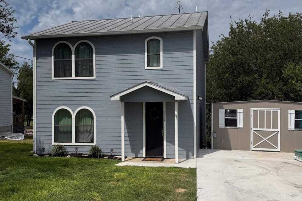 Property building, Day