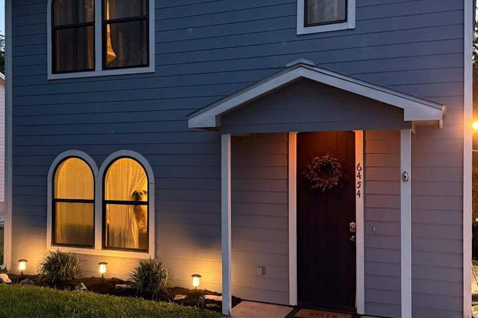 Property building, Night