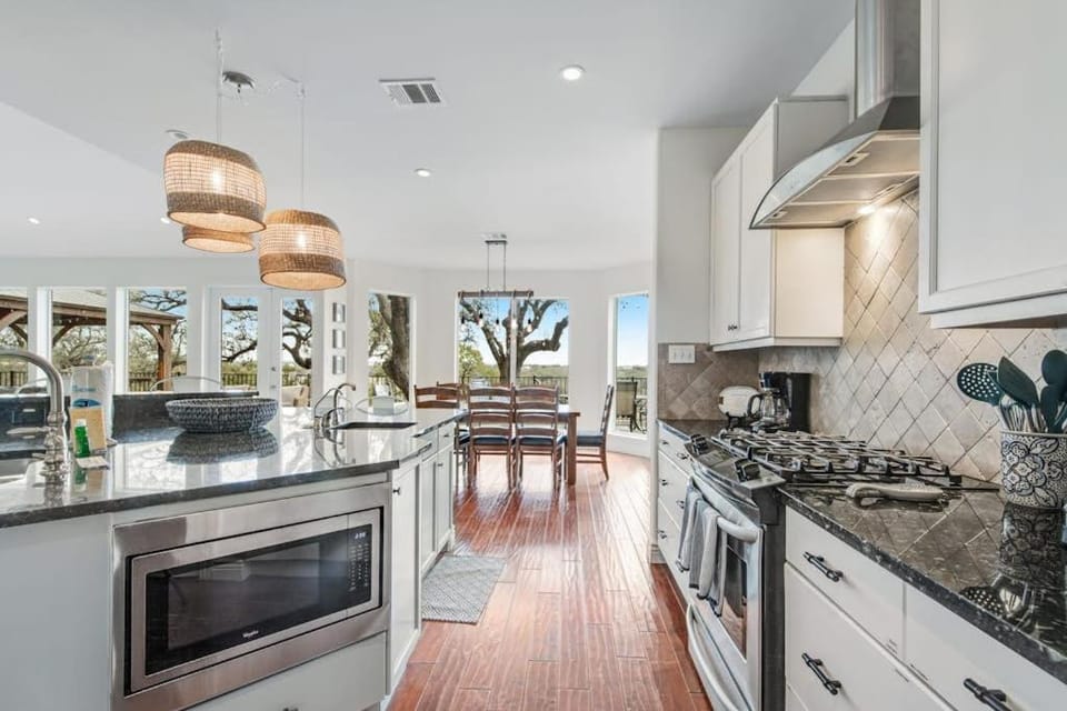 Kitchen or kitchenette, kitchen