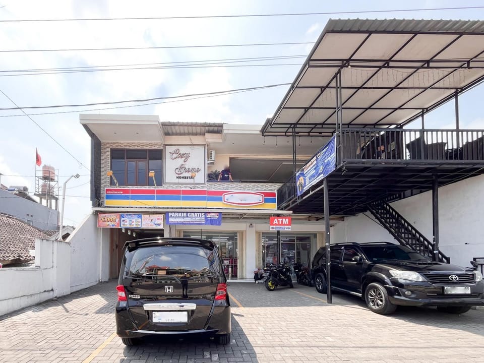 Facade/entrance