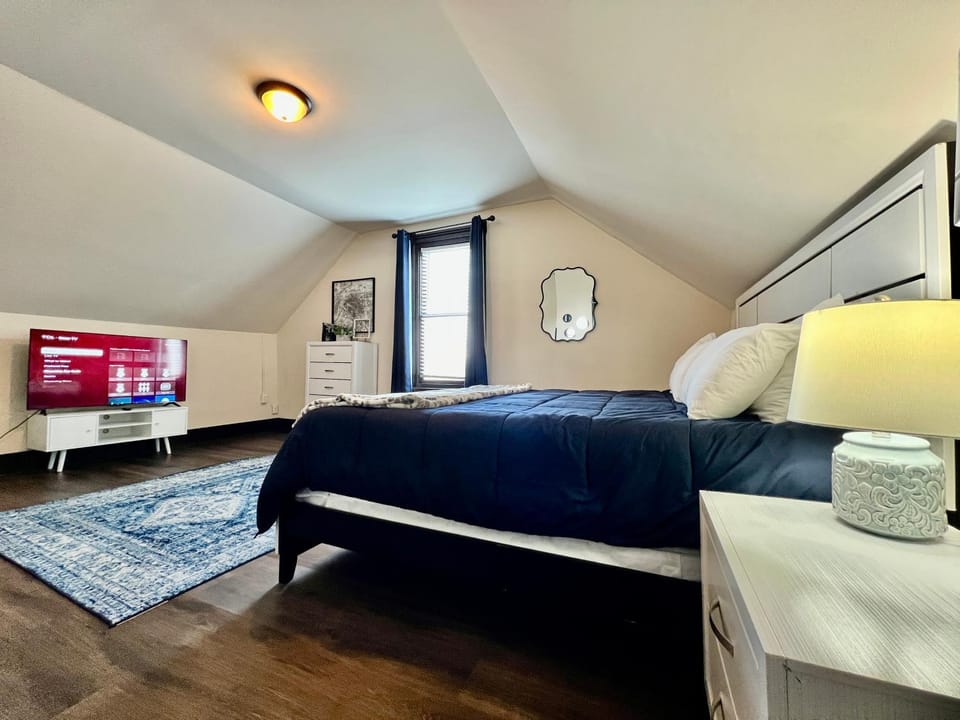 Newly Renovated Historic mansion ☆ 8 Bedrooms House in Hamilton