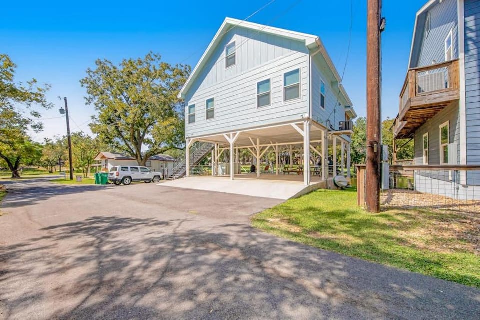 Property building, Spring, Day