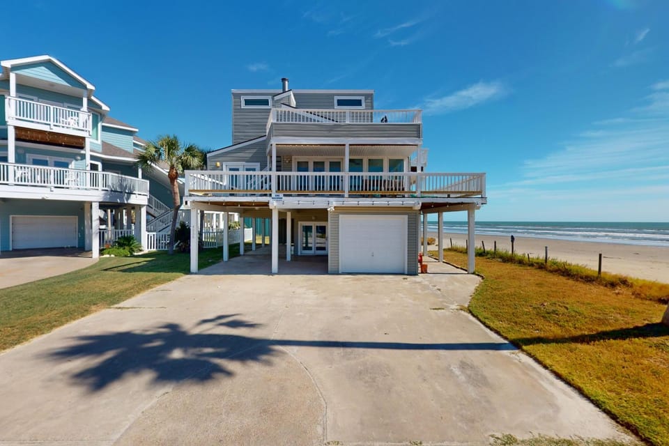 Song Beachfront House in Hitchcock