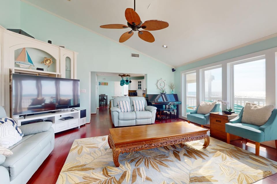 Song Beachfront House in Hitchcock
