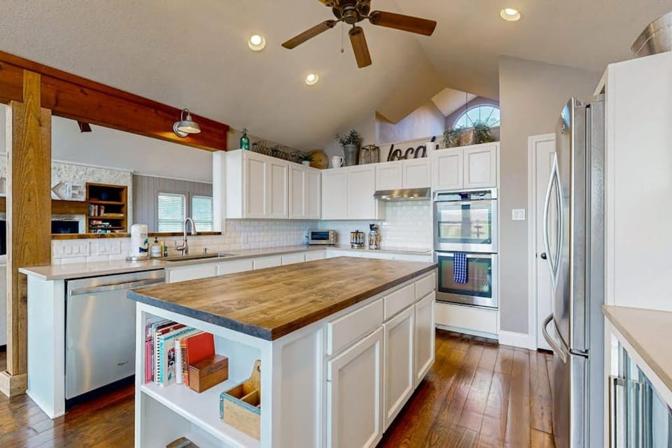 Kitchen or kitchenette, dishwasher, oven, stove