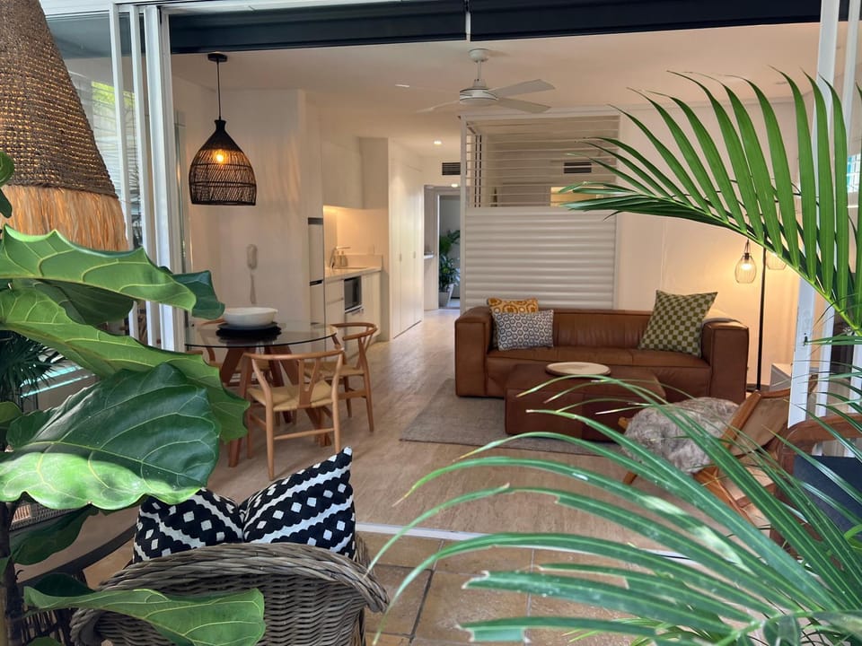 Carramah Noosa Heads Private Noosa Blue Apartment Pool, Quiet Location, Walk to Hastings Apartment in Noosa Heads