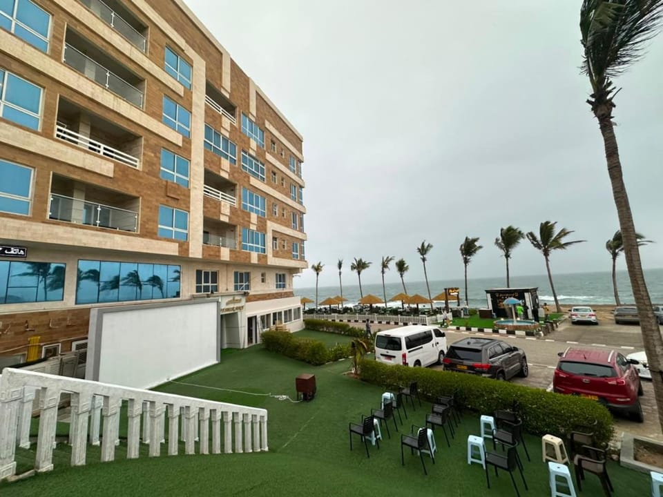 Property building, Natural landscape, Evening entertainment, Sea view, Location, Parking