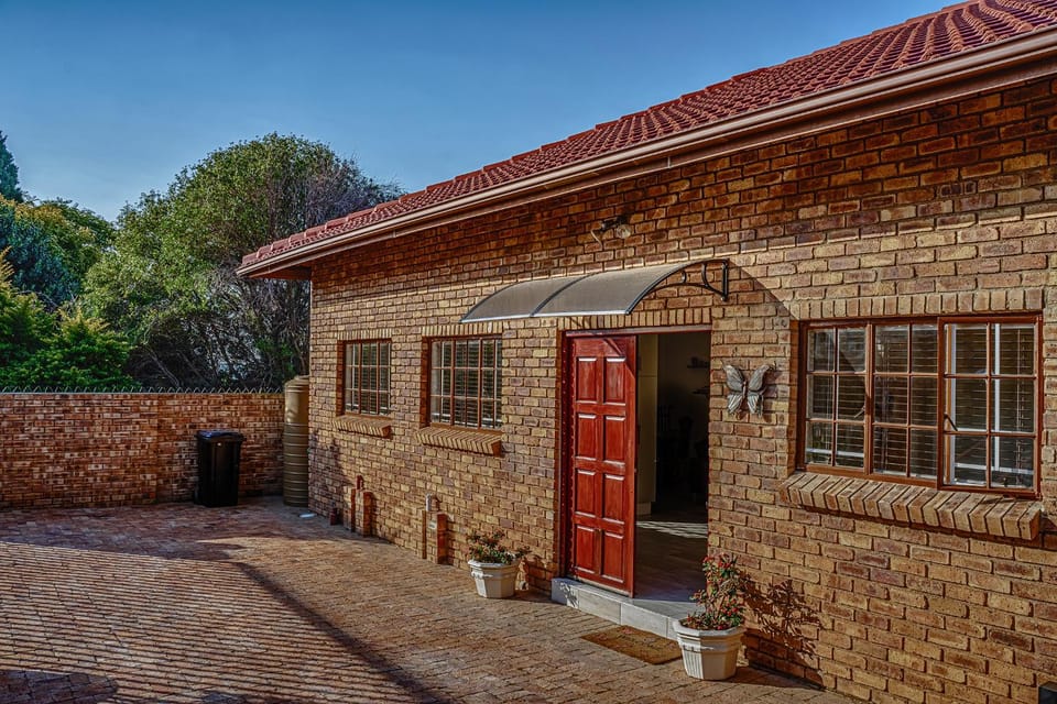 Bottle Brush Place WITH SOLAR Apartment in Roodepoort