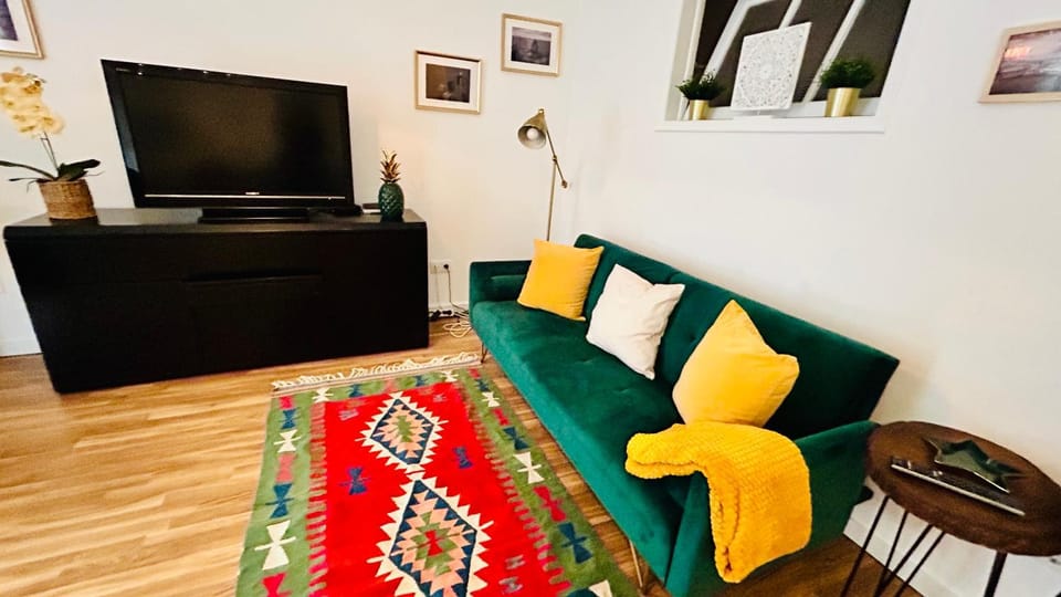 Communal lounge/ TV room, TV and multimedia, Living room