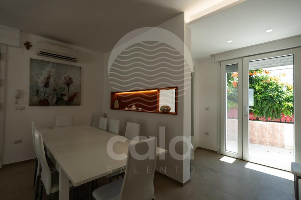 Living room, Seating area, Dining area, air conditioner