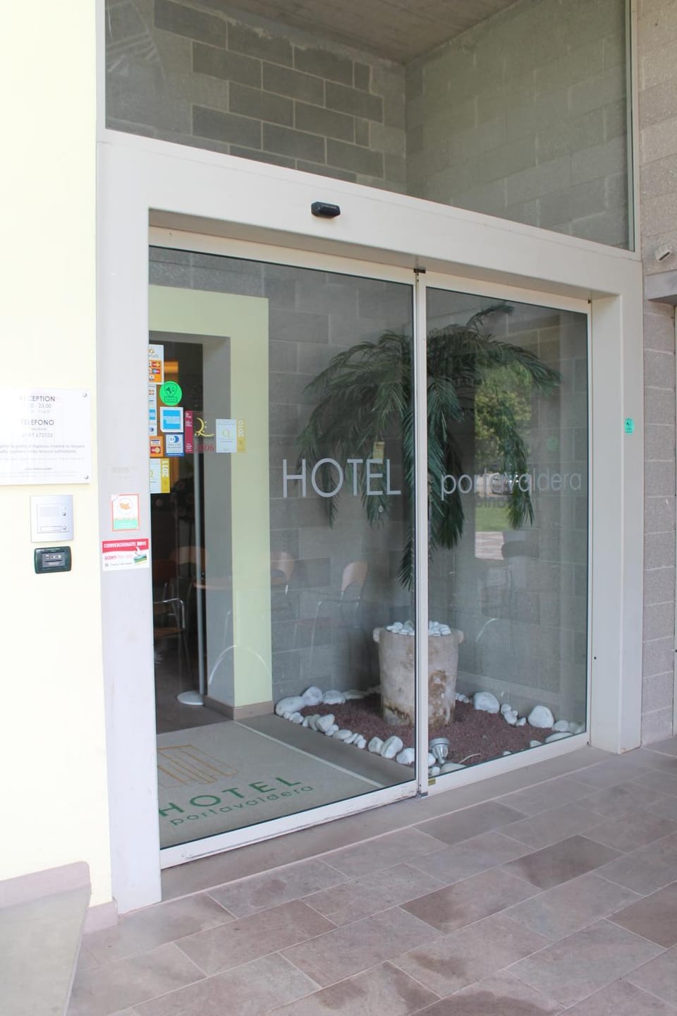 Facade/entrance