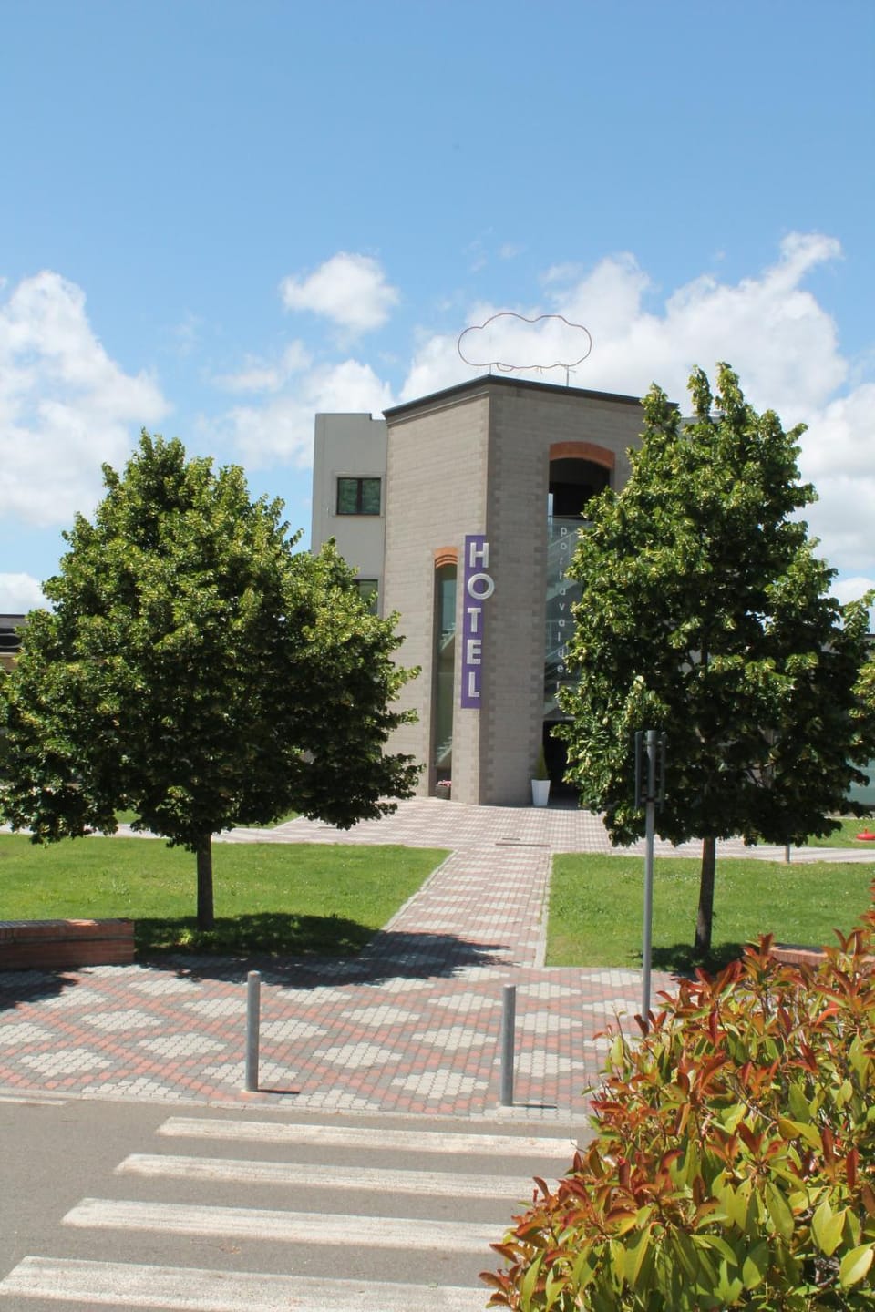 Property building, Facade/entrance, Garden