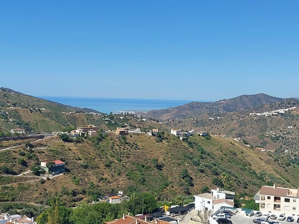 Mountain view, Sea view