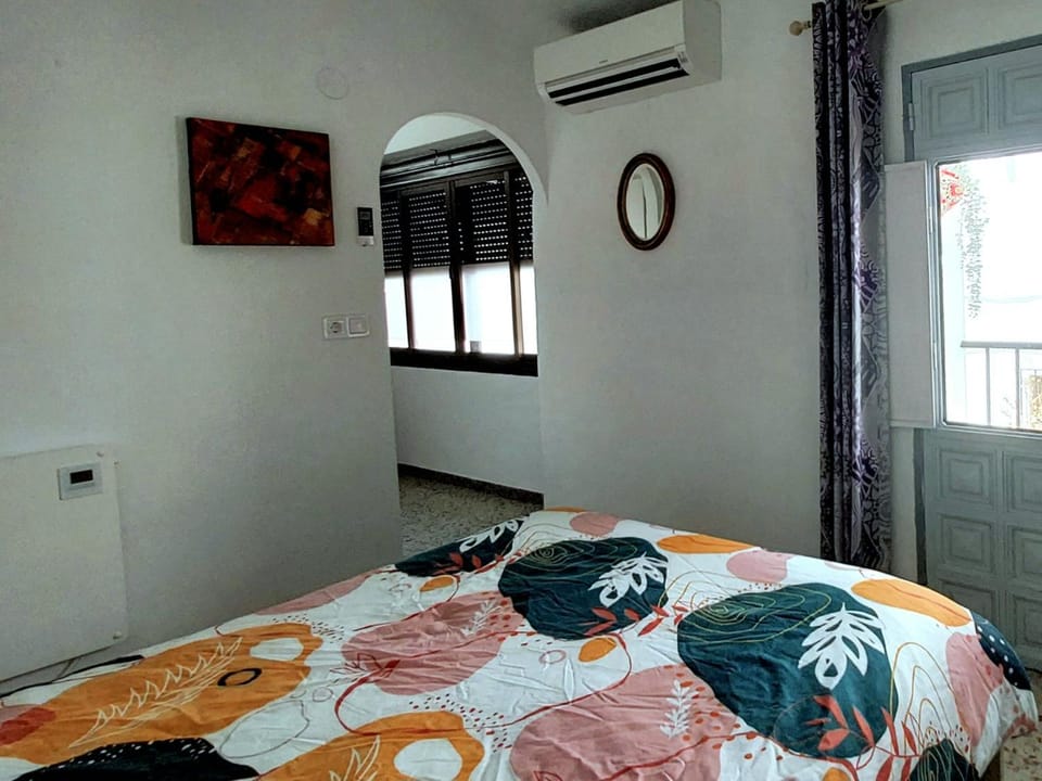 Bed, Photo of the whole room, Bedroom, air conditioner