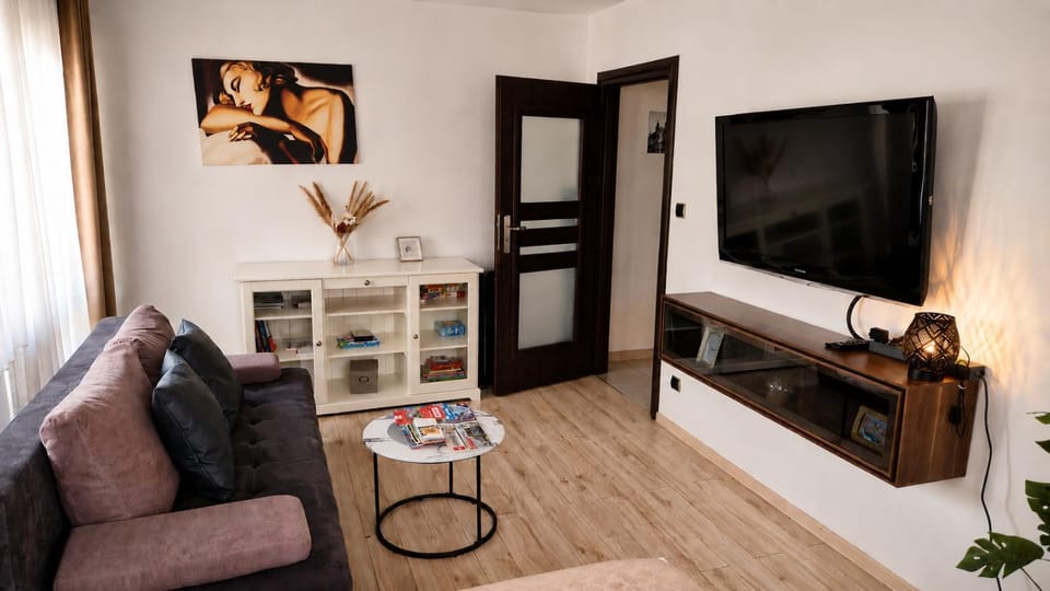 Bed, Living room